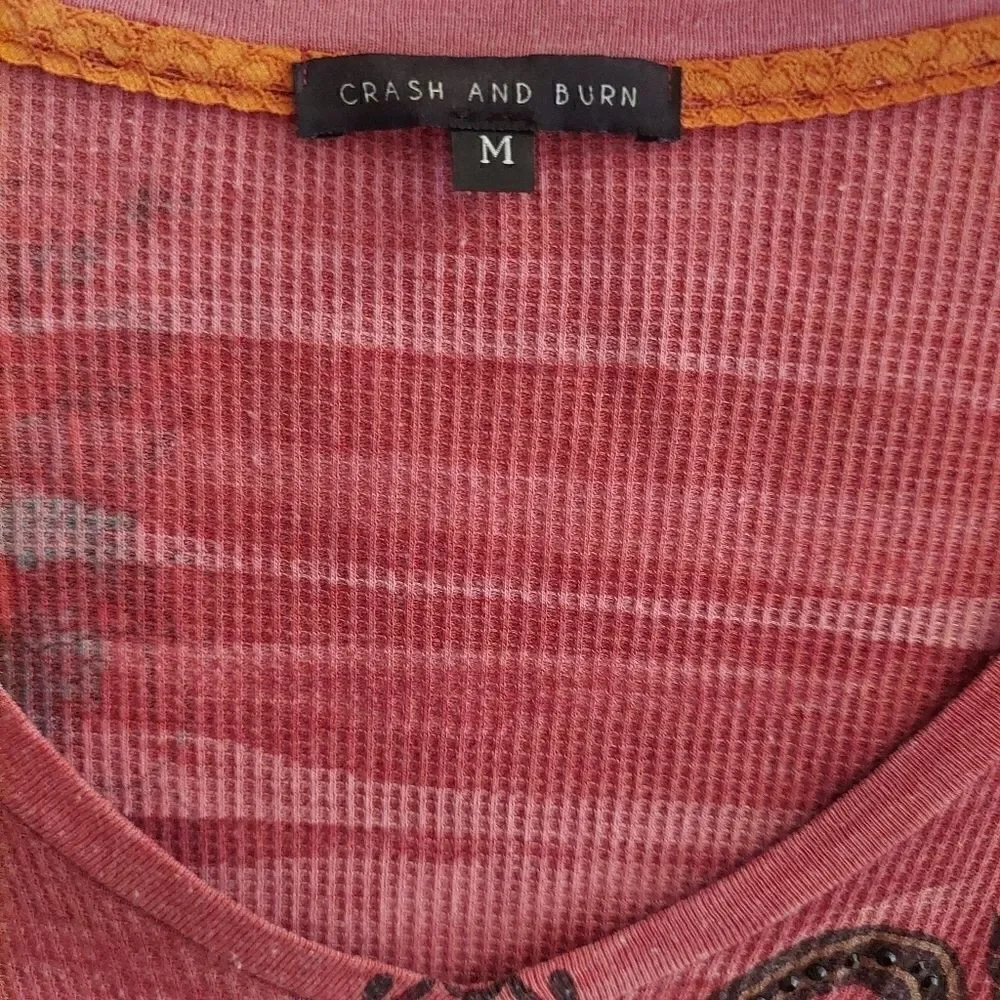 Crash & Burn Sequin Thin-thermal V-neck - Picture 5 of 7